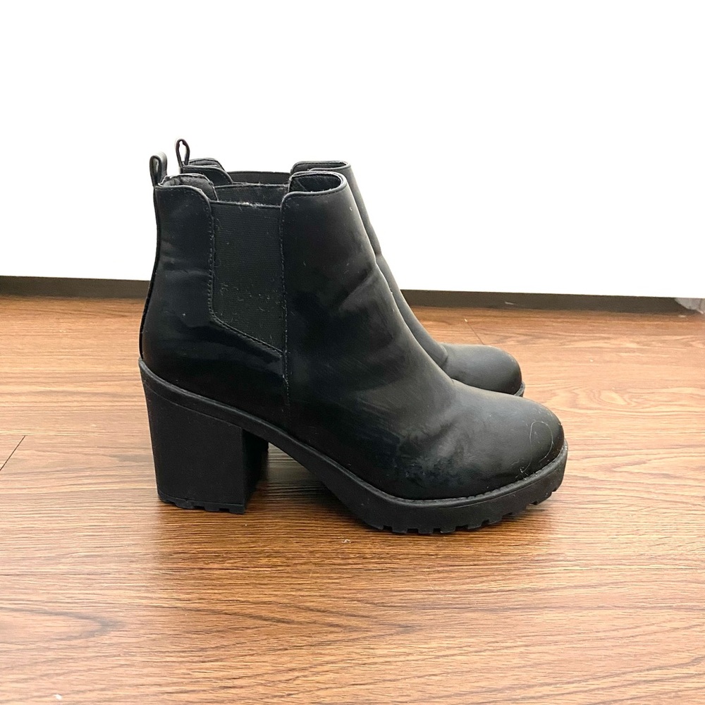 Heeled boots